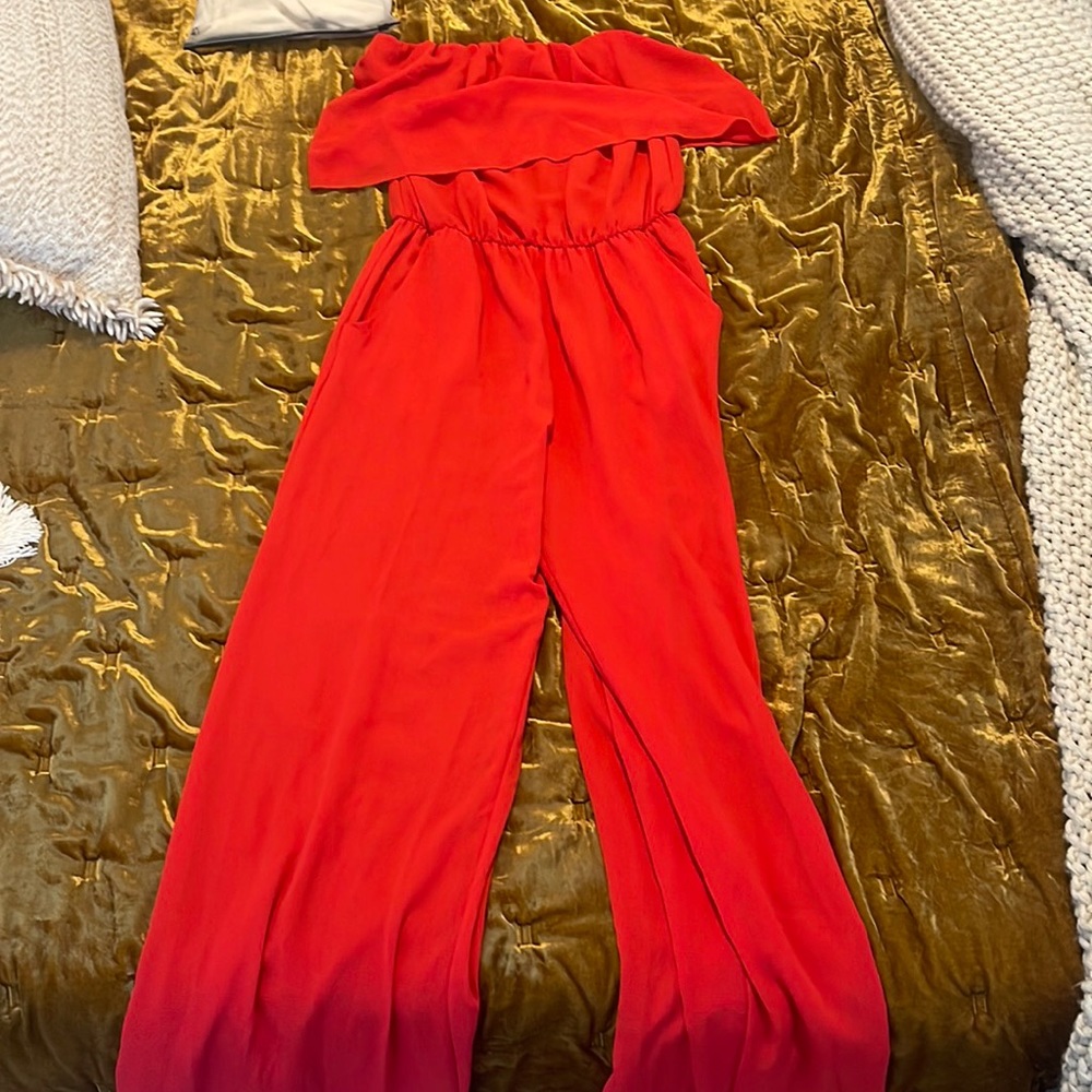 SLEEVELESS RED JUMPSUIT SO CUTEEEE!